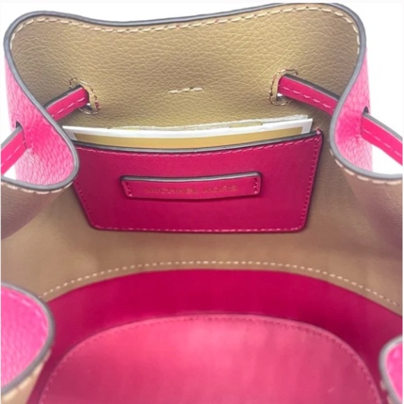 Michael Kors "Reed" Medium Bucket Messenger Crossbody Bag "Electric Pink" - Picture 6 of 8